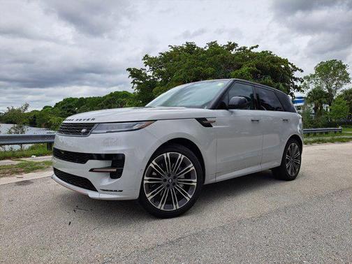 2025 Land Rover Range Rover Sport SE
