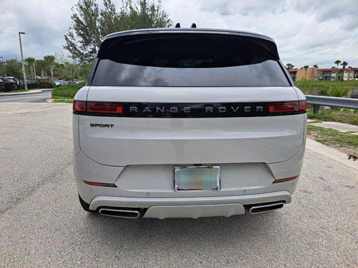 2025 Land Rover Range Rover Sport SE
