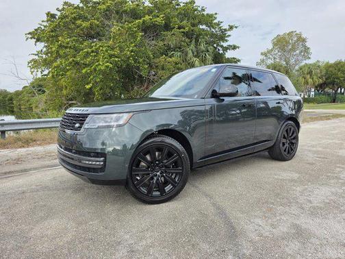 2026 Land Rover Range Rover P550e SE