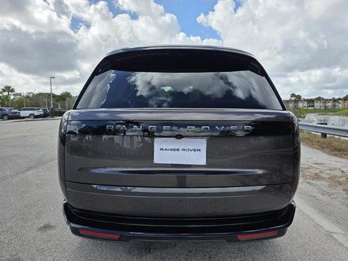 2026 Land Rover Range Rover P530 SE