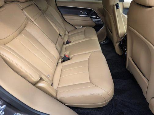 2026 Land Rover Range Rover P530 SE