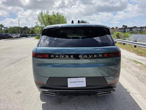 2026 Land Rover Range Rover Sport SE