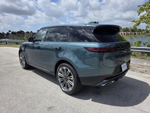 2026 Land Rover Range Rover Sport SE