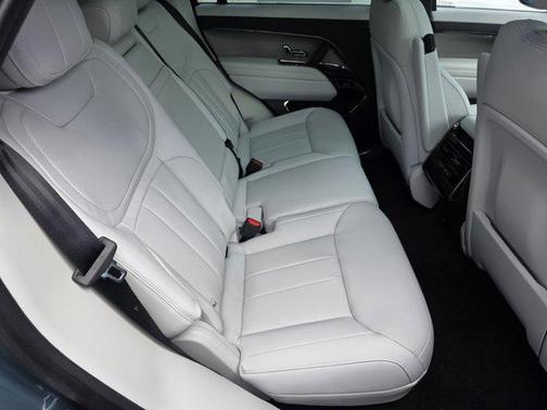 2026 Land Rover Range Rover Sport SE