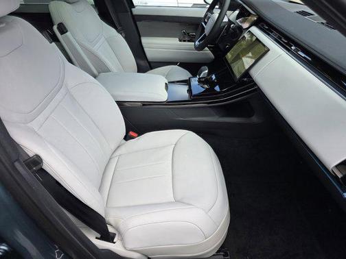 2026 Land Rover Range Rover Sport SE