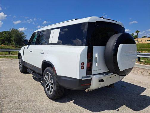 2025 Land Rover Defender 130 P300 S