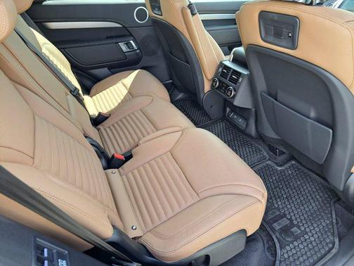 2025 Land Rover Discovery P360 Dynamic SE