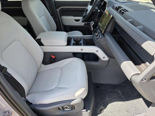 2026 Land Rover Defender P400 X-Dynamic SE