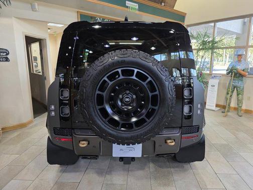 2025 Land Rover Defender P635 OCTA