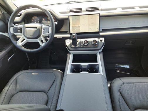 2025 Land Rover Defender 110 P300