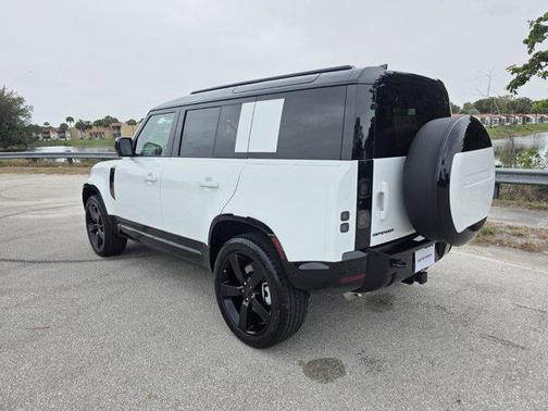 2026 Land Rover Defender P400 X-Dynamic SE