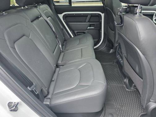 2026 Land Rover Defender P400 X-Dynamic SE