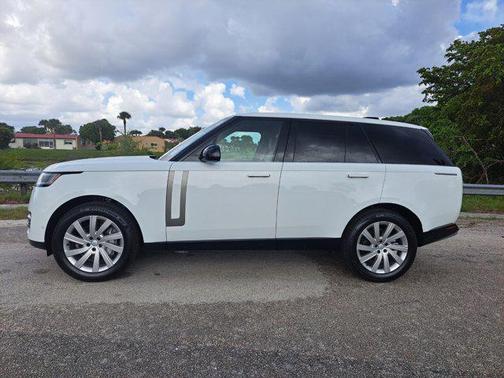 2025 Land Rover Range Rover P400 SE