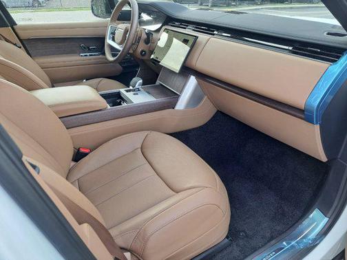 2025 Land Rover Range Rover P400 SE
