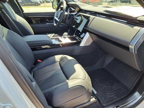 2025 Land Rover Range Rover P530 SE 7 Seat
