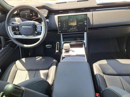 2025 Land Rover Range Rover P530 SE 7 Seat
