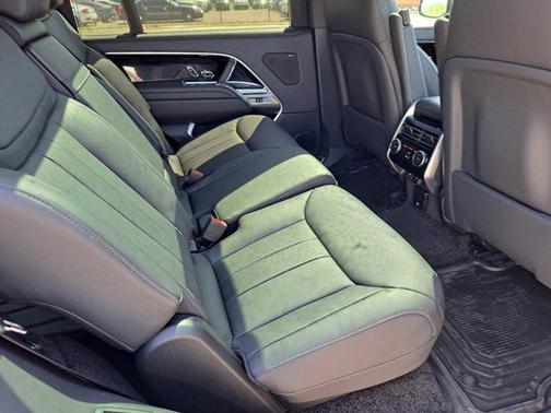 2025 Land Rover Range Rover P530 SE 7 Seat