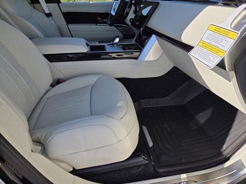 2025 Land Rover Range Rover P400 SE