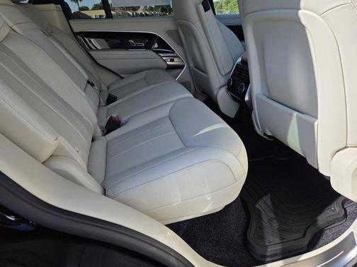 2025 Land Rover Range Rover P400 SE