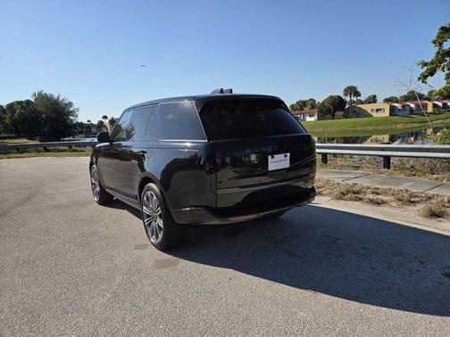 2025 Land Rover Range Rover P400 SE