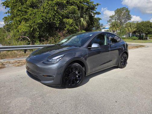 2022 Tesla Model Y Long Range Dual Motor All-Wheel Drive