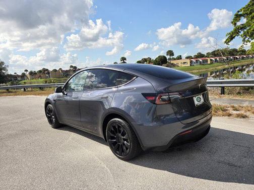 2022 Tesla Model Y Long Range Dual Motor All-Wheel Drive