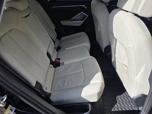 2024 Audi Q3 Premium 45 TFSI S line quattro Tiptronic