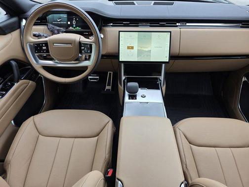 2026 Land Rover Range Rover P550e SE