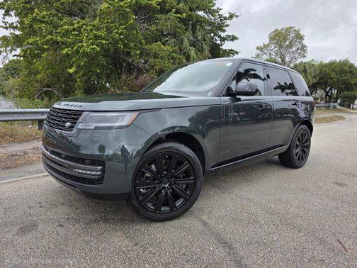 2026 Land Rover Range Rover P550e SE