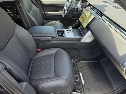 Carpathian Grey Premium Metallic 2026 Land Rover Range Rover P400 SE