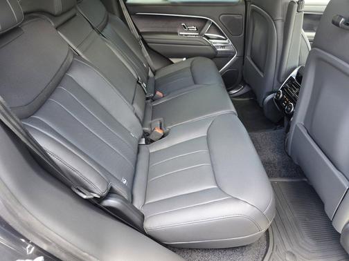 Carpathian Grey Premium Metallic 2026 Land Rover Range Rover P400 SE