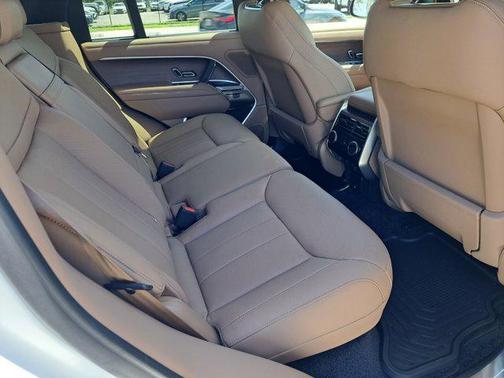 2025 Land Rover Range Rover P530 SE