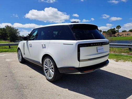 2025 Land Rover Range Rover P530 SE