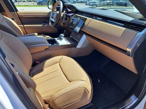 2025 Land Rover Range Rover P530 SE