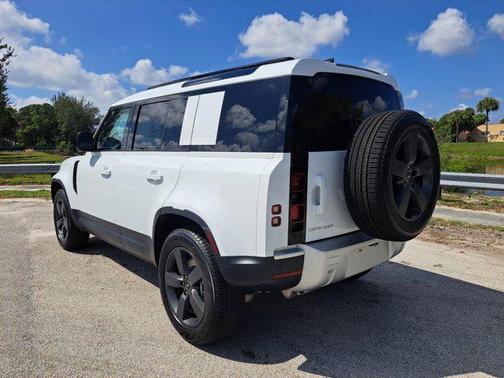 2025 Land Rover Defender 110 P300