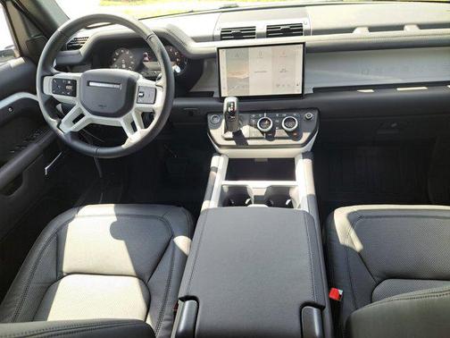 2025 Land Rover Defender 110 P300