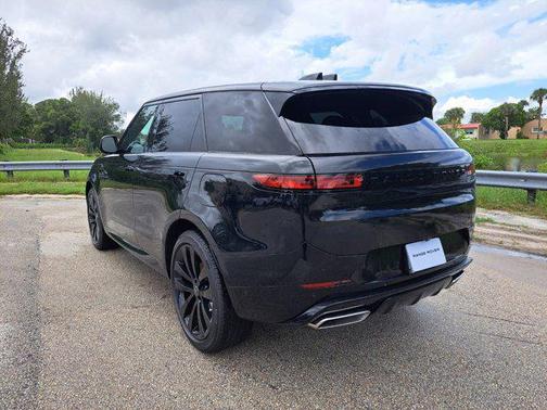 2025 Land Rover Range Rover Sport SE