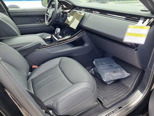 2025 Land Rover Range Rover Sport SE
