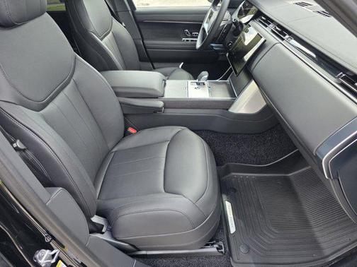 Santorini Black Metallic 2026 Land Rover Range Rover P400 SE 7 Seat
