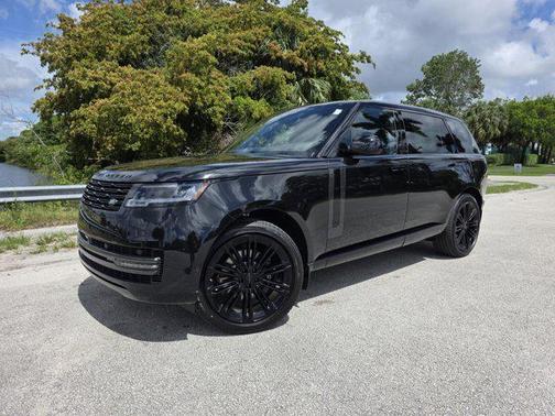 Santorini Black Metallic 2026 Land Rover Range Rover P400 SE 7 Seat