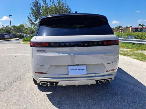 2025 Land Rover Range Rover Sport SE
