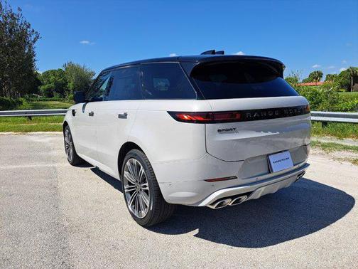 2025 Land Rover Range Rover Sport SE