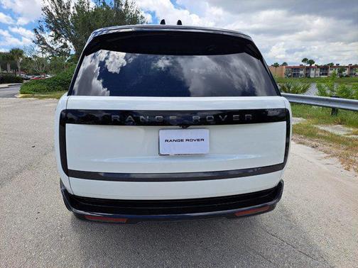 2025 Land Rover Range Rover P400 SE
