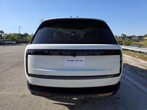 Fuji White 2026 Land Rover Range Rover P400 SE