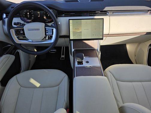 Fuji White 2026 Land Rover Range Rover P400 SE