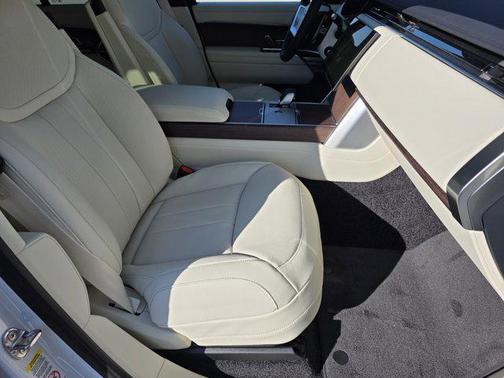 Fuji White 2026 Land Rover Range Rover P400 SE