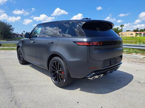 2025 Land Rover Range Rover Sport SE