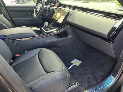 2025 Land Rover Range Rover Sport SE