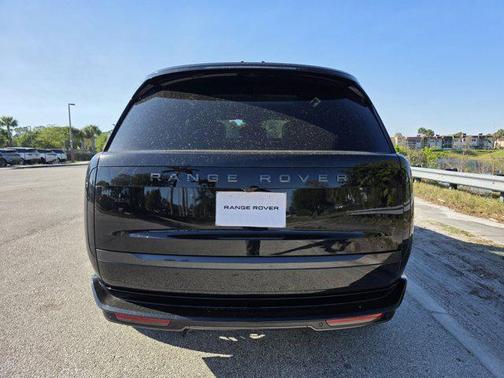 Santorini Black Metallic 2026 Land Rover Range Rover P400 SE