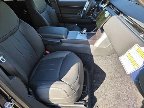 Santorini Black Metallic 2026 Land Rover Range Rover P400 SE